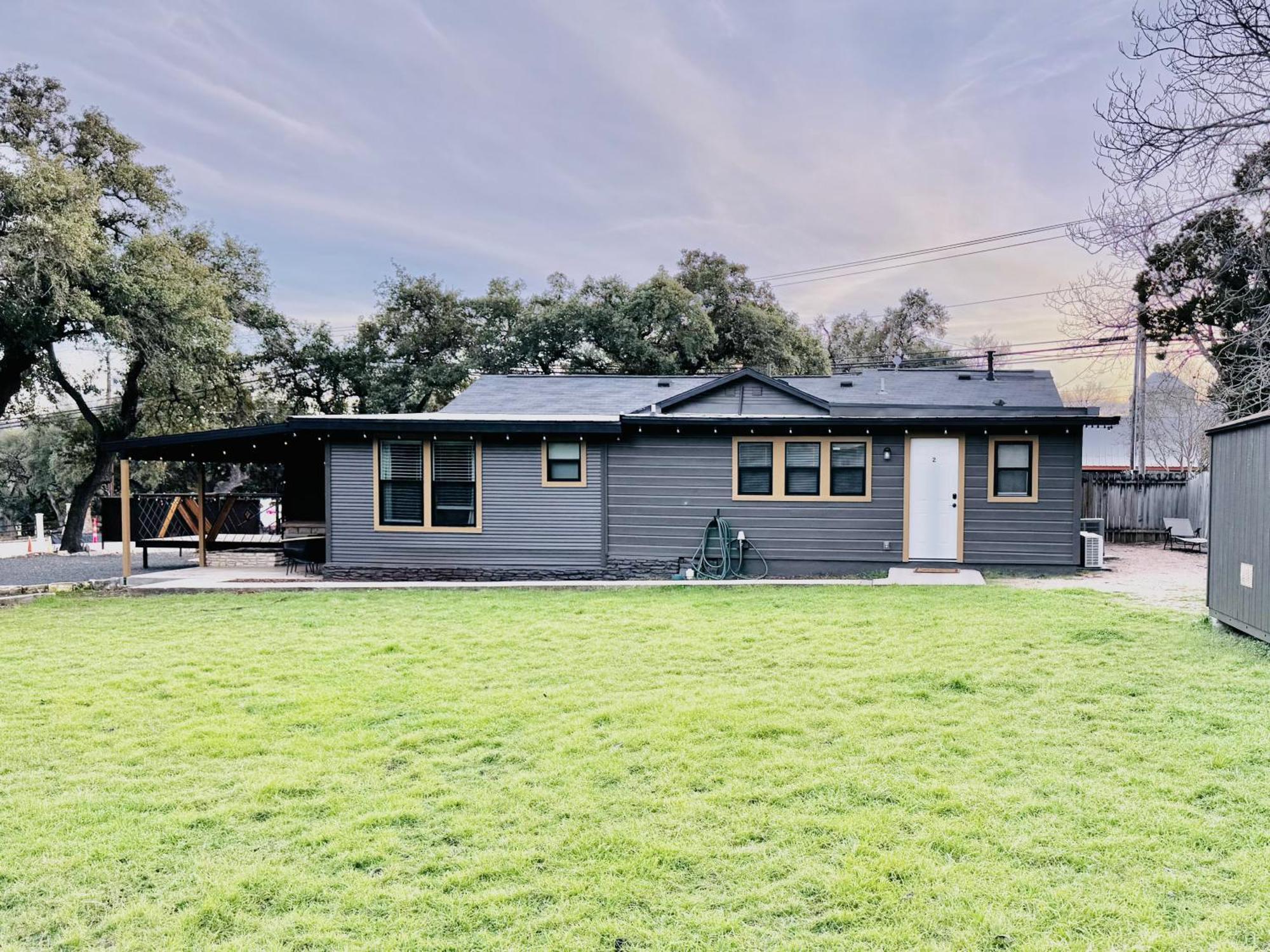 Downtown Studio 1 At Beer Ranch Project Inn Wimberley Bagian luar foto