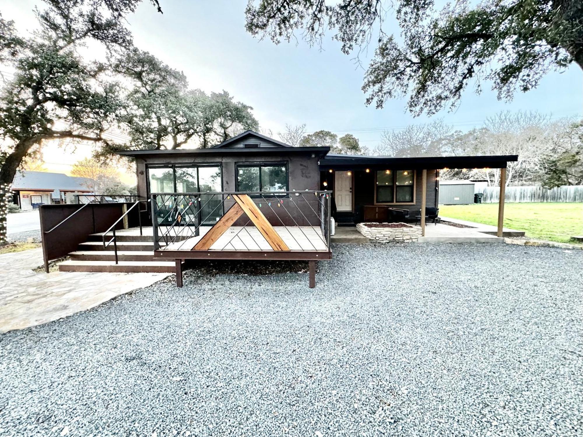 Downtown Studio 1 At Beer Ranch Project Inn Wimberley Bagian luar foto