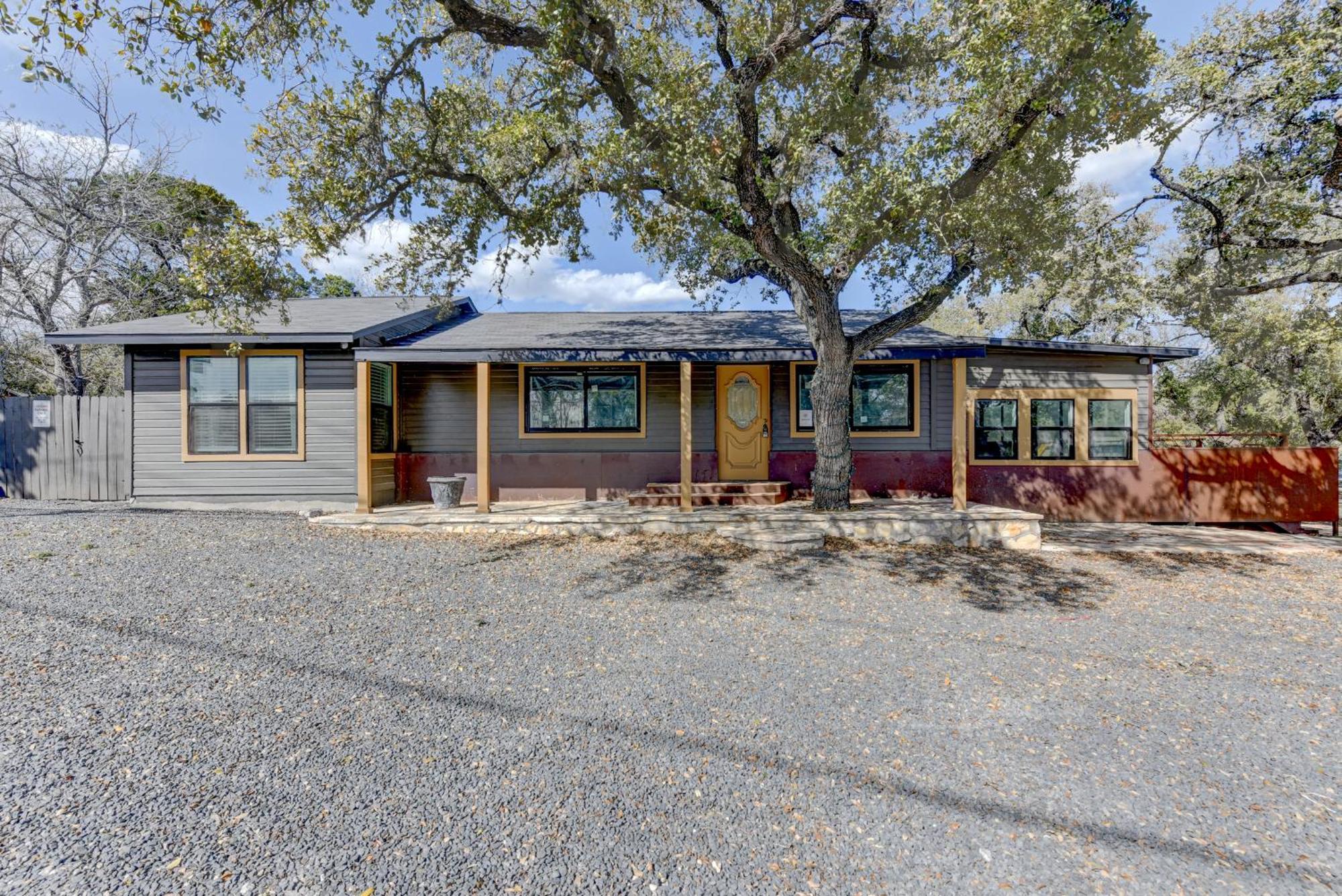 Downtown Studio 1 At Beer Ranch Project Inn Wimberley Bagian luar foto